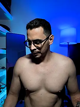 Snapshot of towers_j chatting on 17, 12, 2025 towers j online show from 17, 12, 2025