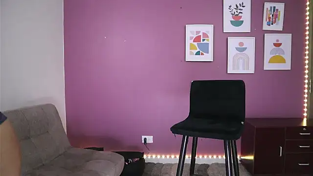 Snapshot of Steph_F chatting on 17, 10, 2025 Steph F online show from 17, 10, 2025