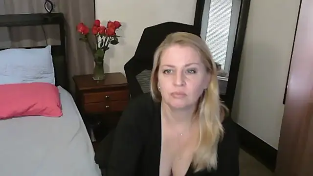 HollieBim online show from 2, 6, 2026