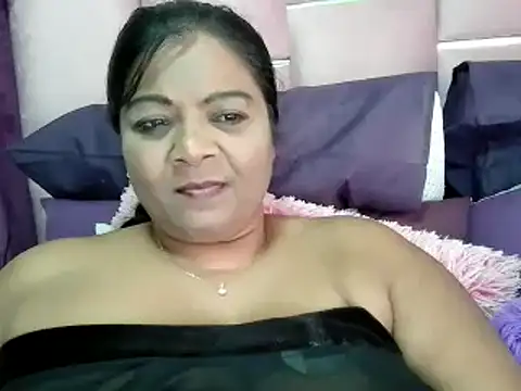 Snapshot of IndianDelia chatting on 4, 11, 2025 IndianDelia online show from 4, 11, 2025