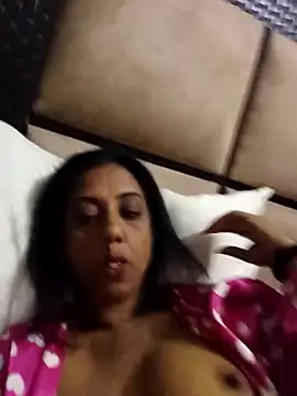 Snapshot of Mahi4luv chatting on 5, 10, 2025 Mahi4luv online show from 5, 10, 2025