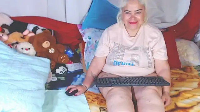 Snapshot of estrellita_fugaz16x chatting on 25, 11, 2025 estrellita fugaz16x online show from 25, 11, 2025