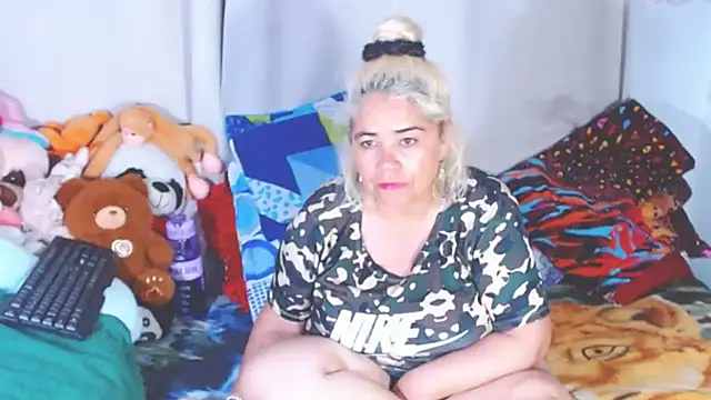 Snapshot of estrellita_fugaz16x chatting on 15, 12, 2025 estrellita fugaz16x online show from 15, 12, 2025