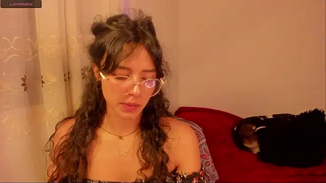 Snapshot of aluna_0310 chatting on 2, 12, 2024 aluna 0310 online show from 2, 12, 2024