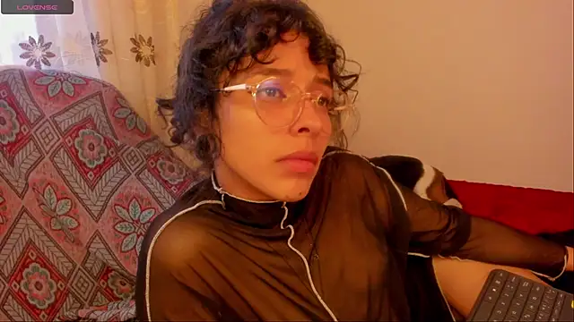 Snapshot of aluna_0310 chatting on 3, 1, 2025 aluna 0310 online show from 3, 1, 2025