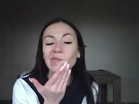 Snapshot of JulianaGold1 chatting on 4, 12, 2024 JulianaGold1 online show from 4, 12, 2024