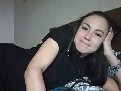 Snapshot of JulianaGold1 chatting on 14, 1, 2025 JulianaGold1 online show from 14, 1, 2025