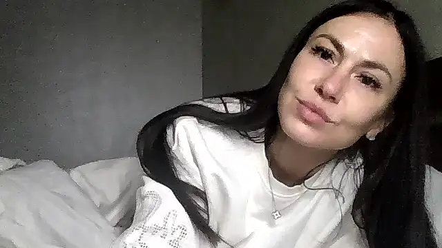 Snapshot of JulianaGold1 chatting on 3, 12, 2025 JulianaGold1 online show from 3, 12, 2025