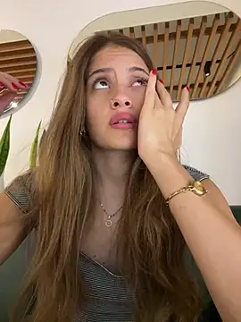 Snapshot of alana15 chatting on 28, 12, 2024 alana15 online show from 28, 12, 2024