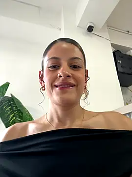 Snapshot of alana15 chatting on 8, 9, 2025 alana15 online show from 8, 9, 2025