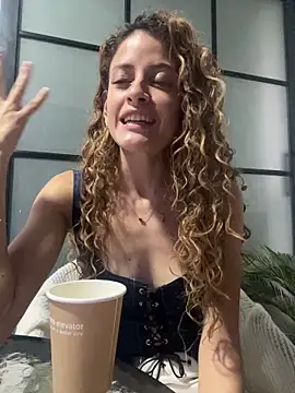 Snapshot of alana15 chatting on 12, 9, 2025 alana15 online show from 12, 9, 2025