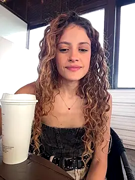 Snapshot of alana15 chatting on 13, 9, 2025 alana15 online show from 13, 9, 2025