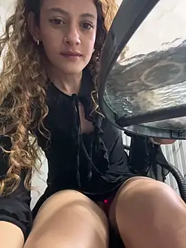 Snapshot of alana15 chatting on 4, 10, 2025 alana15 online show from 4, 10, 2025