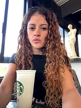 Snapshot of alana15 chatting on 6, 10, 2025 alana15 online show from 6, 10, 2025