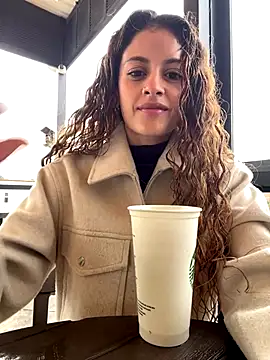 Snapshot of alana15 chatting on 8, 10, 2025 alana15 online show from 8, 10, 2025