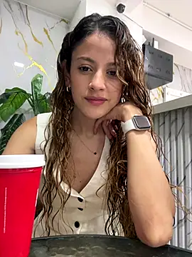 Snapshot of alana15 chatting on 13, 10, 2025 alana15 online show from 13, 10, 2025