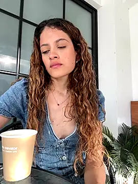 Snapshot of alana15 chatting on 20, 10, 2025 alana15 online show from 20, 10, 2025