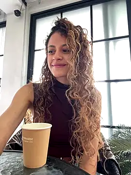 Snapshot of alana15 chatting on 17, 11, 2025 alana15 online show from 17, 11, 2025