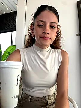 Snapshot of alana15 chatting on 4, 12, 2025 alana15 online show from 4, 12, 2025