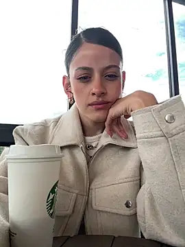 Snapshot of alana15 chatting on 5, 12, 2025 alana15 online show from 5, 12, 2025