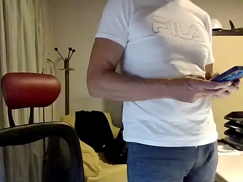Snapshot of mariohurt101 chatting on 4, 4, 2026 mariohurt101 online show from 4, 4, 2026