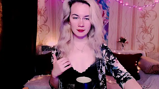 xxxcharismaaa online show from 15, 4, 2026