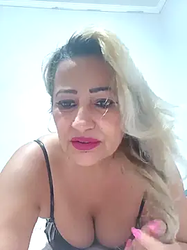 Snapshot of vivifernades chatting on 7, 11, 2025 vivifernades online show from 7, 11, 2025