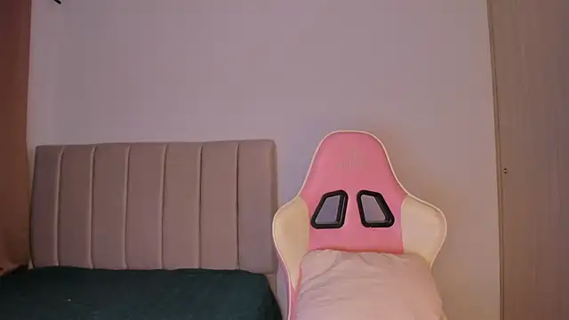 Snapshot of isa_bunny chatting on 17, 4, 2026 isa bunny online show from 17, 4, 2026