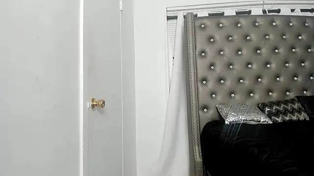 Snapshot of SashaMalone chatting on 4, 12, 2024 SashaMalone online show from 4, 12, 2024