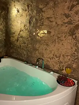 joanaelaa online show from 16, 12, 2024