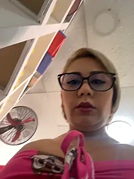 Snapshot of maymercy chatting on 29, 5, 2026 maymercy online show from 29, 5, 2026