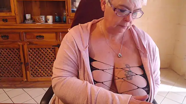 Snapshot of MISS_LINDAH chatting on 7, 2, 2025 MISS LINDAH online show from 7, 2, 2025