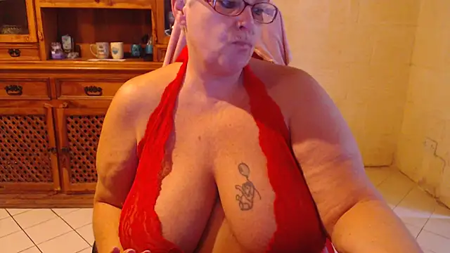 Snapshot of MISS_LINDAH chatting on 1, 10, 2025 MISS LINDAH online show from 1, 10, 2025