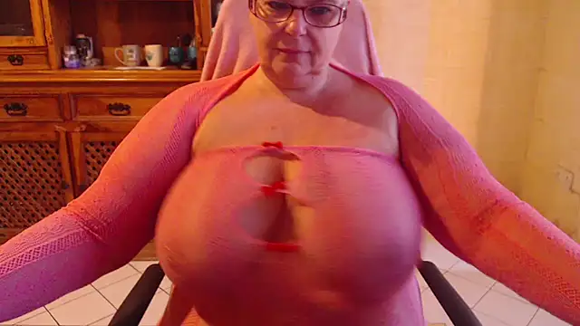 Snapshot of MISS_LINDAH chatting on 21, 10, 2025 MISS LINDAH online show from 21, 10, 2025