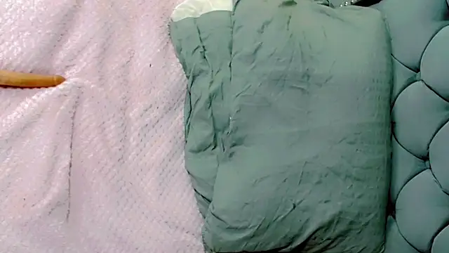 Snapshot of Imannejulienne chatting on 1, 3, 2026 Imannejulienne online show from 1, 3, 2026