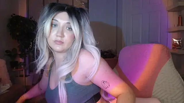 Snapshot of GoddessEmmy chatting on 2, 4, 2026 GoddessEmmy online show from 2, 4, 2026