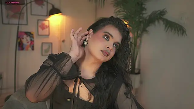 Snapshot of artechloe chatting on 19, 12, 2025 artechloe online show from 19, 12, 2025