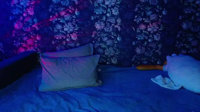 Snapshot of ViollinaLove chatting on 18, 11, 2025 ViollinaLove online show from 18, 11, 2025