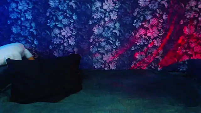 Snapshot of ViollinaLove chatting on 25, 11, 2025 ViollinaLove online show from 25, 11, 2025