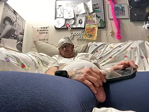 Snapshot of CLoSpunkmeyer69 chatting on 25, 10, 2025 CLoSpunkmeyer69 online show from 25, 10, 2025