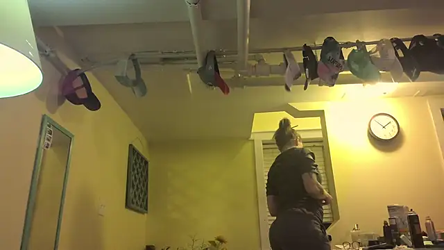 Snapshot of MaddisonX chatting on 1, 12, 2025 MaddisonX online show from 1, 12, 2025