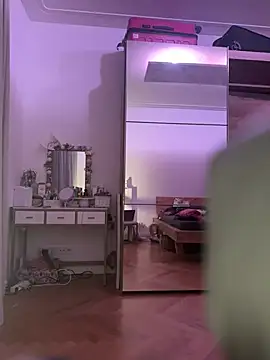 Pia July  online show from 5, 2, 2026