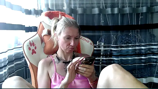 cold lollipop online show from 17, 4, 2026