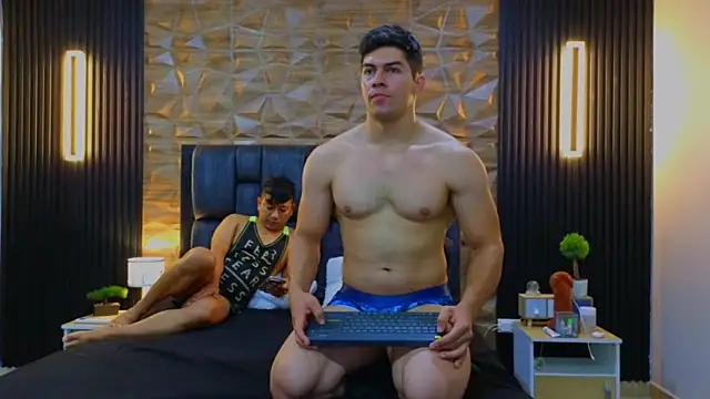 Snapshot of FelipeAndMarcello3 chatting on 13, 2, 2025 FelipeAndMarcello3 online show from 13, 2, 2025