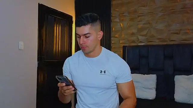 Snapshot of FelipeAndMarcello3 chatting on 14, 2, 2025 FelipeAndMarcello3 online show from 14, 2, 2025