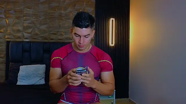 Snapshot of FelipeAndMarcello3 chatting on 20, 2, 2025 FelipeAndMarcello3 online show from 20, 2, 2025