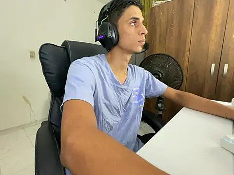 Max TheHorseDick online show from 1, 2, 2025