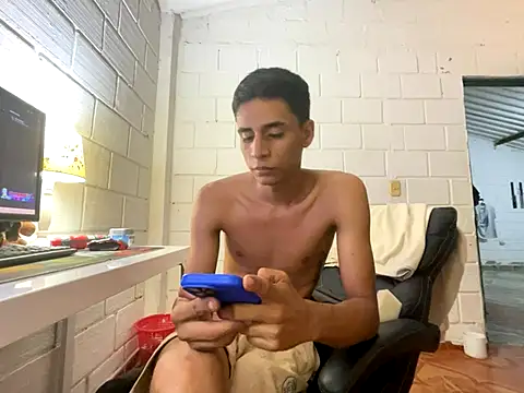 Max TheHorseDick online show from 26, 10, 2025