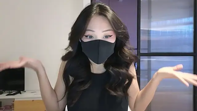 Snapshot of TammiLou chatting on 19, 2, 2025 TammiLou online show from 19, 2, 2025