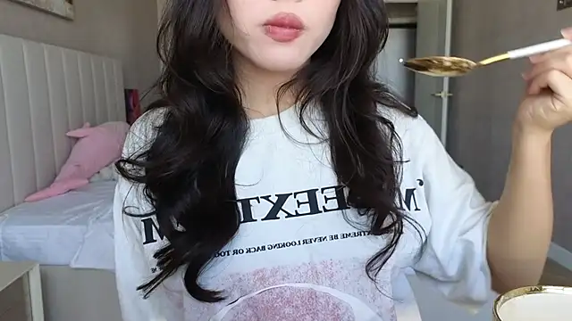 Snapshot of TammiLou chatting on 20, 9, 2025 TammiLou online show from 20, 9, 2025